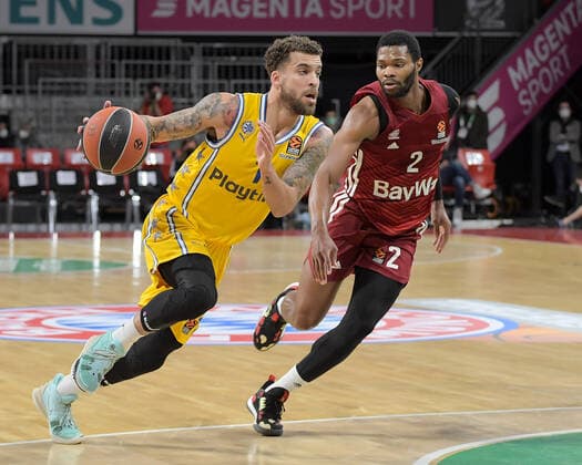 03 02 2022, xemx, basketball euroleague, FC Bayern Muenchen Maccabi Electra Tel Aviv emspor, v l Scottie Wilbekin Maccabi Electra Tel Aviv , Corey Walden FC Bayern Basketball Muenchen