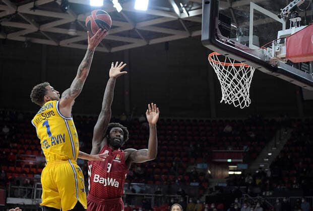 03 02 2022, xemx, Basketball Euroleague, FC Bayern Muenchen Maccabi Electra Tel Aviv emspor, v l Scottie Wilbekin Maccabi Electra Tel Aviv , Othello Hunter FC Bayern Basketball Muenchen