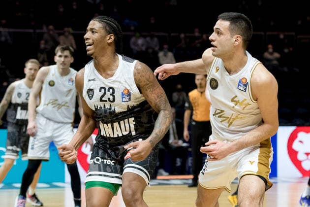 Basketball Loewen Braunschweig s Oliver Wuerzburg Desi Rodriguez Nr 23 s Oliver Wuerzburg Benedikt Turudic Nr 44 Basketball Loewen Braunschweig Basketball Loewen Braunschweig s Oliver Wuerzburg, basketball, BBL, season 2021 2022, 03 02 2022 Braunschweig Copyright: xEibner-Pressefoto Jan-FredericxHelbigx