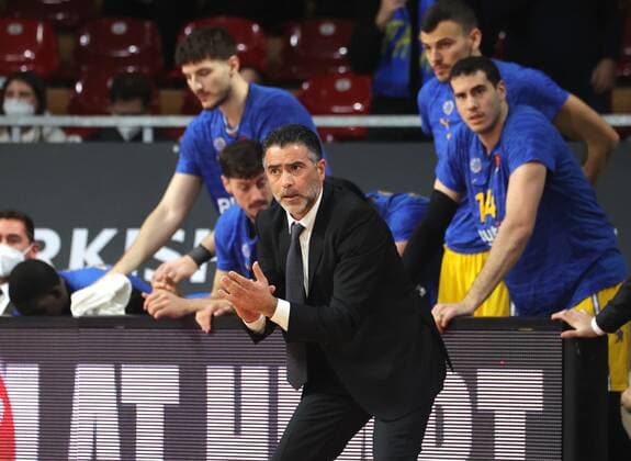 Tel Avivs Head coach Ioannis SFAIROPOULOS. Basketball, FC Bayern - Tel AVIV, am 3.02.2022, Basketball Euroleague, FC Bayern München Basketball - Maccabi Playtika Tel Aviv, Saison 2021-2022, in Muenchen, A U D I D O M E, Deutschland. Quelle Copyright Credit : Oryk HAIST xx
