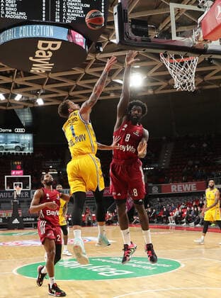 Othello Hunter Bayern Basketball, 8 tries Scottie Wilbekin Maccabi Tel Aviv, 1 to block GER, FC Bayern Basketball vs Maccabi Tel Aviv, EuroLeague, 2021 2022 season, 03 02 2022, GER, FC Bayern Basketball vs Maccabi Tel Aviv, EuroLeague, 2021 2022 season, 03 02 2022, Munich. Copyright: xEIBNER MarcelxEngelbrechtx EP_EER