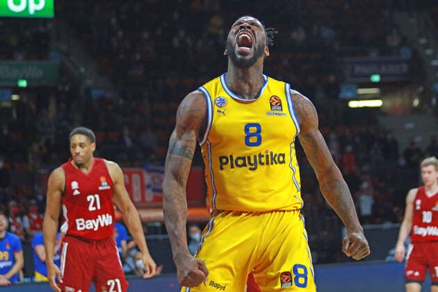 8 Jalen Reynolds Maccabi cheers cheers, basket cheers Basketball EuroLeague FC Bayern Muenchen Maccabi Tel Aviv Audi Dome on 03 02 2022 PHOTO Mladen Lackovic LakoPress