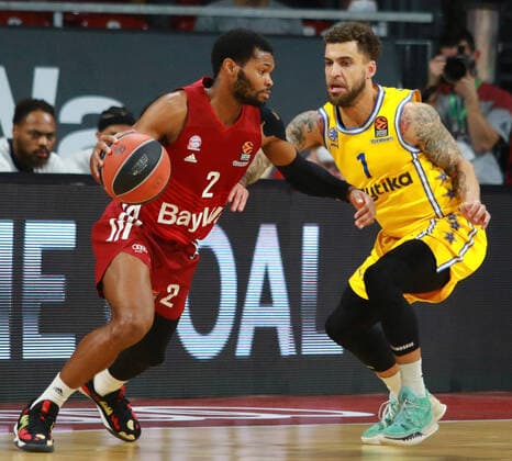 2 Corey Walden FCBB red against 1 Scottie Wilbekin Maccabi Basketball EuroLeague FC Bayern Muenchen Maccabi Tel Aviv Audi Dome on 03 02 2022 PHOTO Mladen Lackovic LakoPress