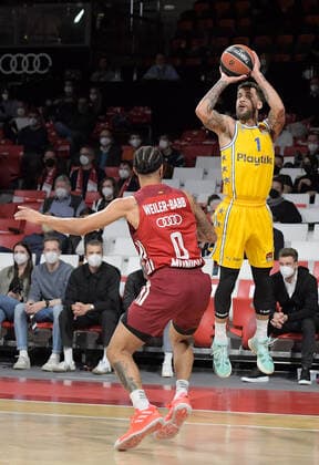 03 02 2022, xemx, basketball euroleague, FC Bayern Muenchen Maccabi Electra Tel Aviv emspor, v l Nick Weiler Babb FC Bayern Basketball , Scottie Wilbekin Maccabi Electra Tel Aviv Muenchen