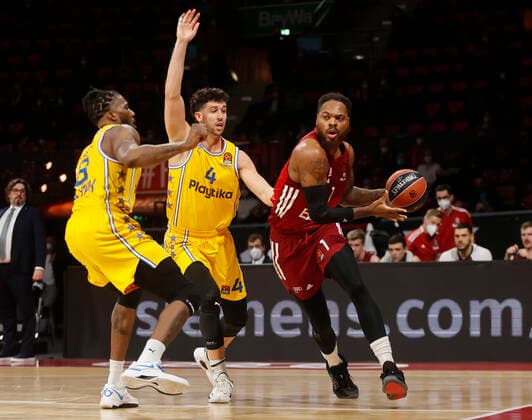 03 02 2022, Basketball Euroleague, FC Bayern Basketball vs Maccabi Tel Aviv, Munich, Basketball, in picture Jalen Reynolds Maccabi Tel Aviv , Angelo Caloiaro Maccabi Tel Aviv and Deshaun Thomas FCB Basketball
