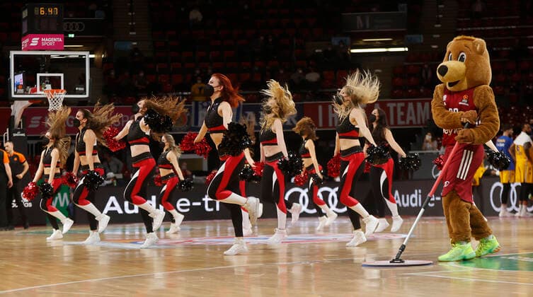 03 02 2022, Basketball Euroleague, FC Bayern Basketball vs Maccabi Tel Aviv, Munich, Basketball, in picture FCB Cheerleaders and Bernie