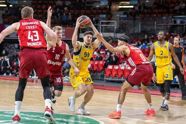 Leon Radosevic 43 FC Bayern , Ognjen Jaramaz 10 FC Bayern , Yiftach Ziv 99 Maccabi Fox Tel Aviv , Nick Weiler Babb 0 FC Bayern , FC Bayern Basketball vs Maccabi Fox Tel Aviv, Euroleague, 03 02 2022 Muenchen Bayern Germany Copyright: xkolbert-press UlrichxGamelx
