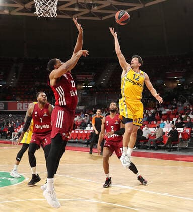 Augustine Rubit Bayern Basketball, 21 tries to prevent John Dibartolomeo Maccabi Tel Aviv, 12 from shooting GER, FC Bayern Basketball vs Maccabi Tel Aviv, EuroLeague, 2021 2022 season, 03 02 2022, GER, FC Bayern Basketball vs Maccabi Tel Aviv, EuroLeague, 2021 2022 season, 03 02 2022, Munich, Germany. Copyright: xEIBNER MarcelxEngelbrechtx EP_EER