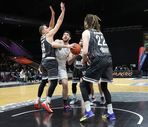 Owen classes basketball Loewen Braunschweig