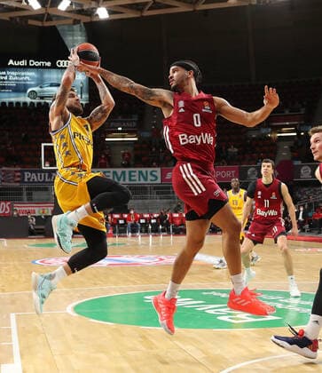 Nick Weiler Babb Bayern Basketball, 0 attempts Scottie Wilbekin Maccabi Tel Aviv, 1 to block GER, FC Bayern Basketball vs Maccabi Tel Aviv, EuroLeague, 2021 2022 season, 03 02 2022, GER, FC Bayern Basketball vs Maccabi Tel Aviv, EuroLeague, 2021 2022 season, 03 02 2022, Munich. Copyright: xEIBNER MarcelxEngelbrechtx EP_EER