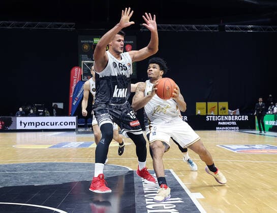 Filip Stanic s Oliver Wuerzburg 65, Tookie Brown Basketball Loewen Braunschweig 0