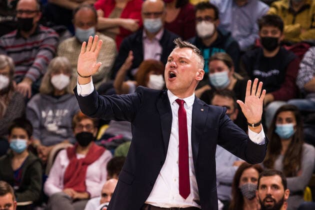 February 3, 2022, Barcelona, Barcelona, Spain: Sarunas Jasikevicius, Head coach of FC Barcelona, Barca gestures during the Turkish Airlines EuroLeague match between FC Barcelona and Panathinaikos OPAP Athens at Palau Blaugrana on February 03, 2022 in Barcelona, Spain. Barcelona Spain - ZUMAa181 20220203_zaa_a181_047 Copyright: xJavierxBorregox
