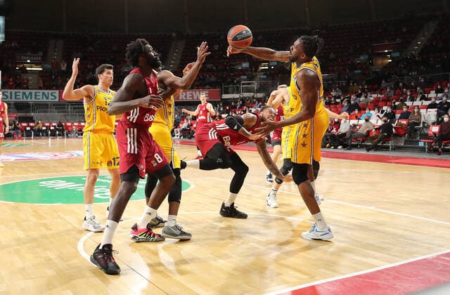 Jalen Reynolds Maccabi Tel Aviv, 8 plays the ball out GER, FC Bayern Basketball vs Maccabi Tel Aviv, EuroLeague, 2021 2022 season, 03 02 2022, GER, FC Bayern Basketball vs Maccabi Tel Aviv, EuroLeague, 2021 2022 season, 03 02 2022, Munich Copyright: xEIBNER MarcelxEngelbrechtx EP_EER