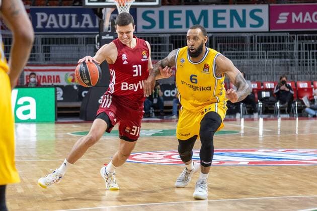 Zan Mark Sisko 31 FC Bayern , Derrick Williams 6 Maccabi Fox Tel Aviv , FC Bayern Basketball vs Maccabi Fox Tel Aviv, Euroleague, 03 02 2022 Muenchen Bayern Germany Copyright: xkolbert-press UlrichxGamelx