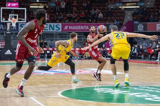 Othello Hunter 8 FC Bayern , Corey Walden 2 FC Bayern , Ante Zizic 23 Maccabi Fox Tel Aviv , FC Bayern Basketball vs Maccabi Fox Tel Aviv, Euroleague, 03 02 2022 Muenchen Bayern Germany Copyright: xkolbert-press UlrichxGamelx