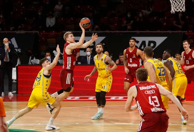 03 02 2022, Basketball Euroleague, FC Bayern Basketball vs Maccabi Tel Aviv, Munich, Basketball, in picture Iftah Ziv Maccabi Tel Aviv , Ognjen Jaramaz FCB Basketball ,Scottie Wilbekin Maccabi Tel Aviv , Nick Weiler Babi FCB Basketball , Leon Radosevic FCB Basketball , Ante Zizic Maccabi Tel Aviv , Khyri Thomas Maccabi Tel Aviv and Andreas Obst FCB Basketball