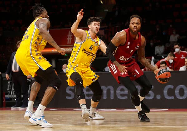 03 02 2022, Basketball Euroleague, FC Bayern Basketball vs Maccabi Tel Aviv, Munich, Basketball, in picture Jalen Reynolds Maccabi Tel Aviv , Angelo Caloiaro Maccabi Tel Aviv and Deshaun Thomas FCB Basketball