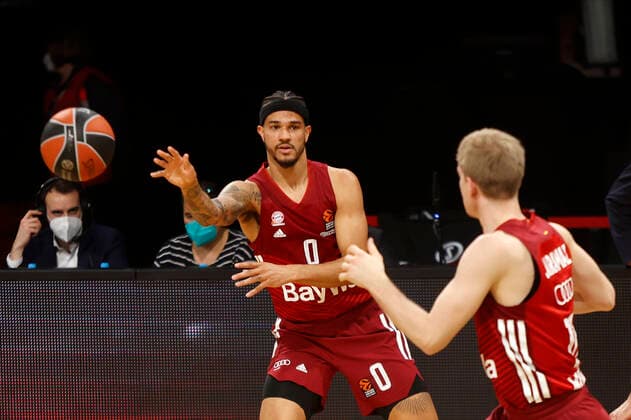 03 02 2022, Basketball Euroleague, FC Bayern Basketball vs Maccabi Tel Aviv, Munich, Basketball, in picture Nick Weiler Babi FCB Basketball and Ognjen Jaramaz FCB Basketball