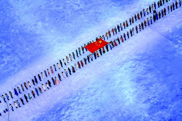 (220204) -- BEIJING, Feb. 4, 2022 -- Chinese national flag is relayed during the opening ceremony of the Beijing 2022 Olympic Winter games, Winterspiele,Spiele, Summer games at the National Stadium in Beijing, capital of China, Feb. 4, 2022. Chen Yichen) (BEIJING2022)CHINA-BEIJING-OLYMPIC WINTER GAMES-OPENING CEREMONY (CN) camera 