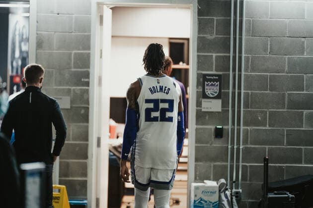 03 02 2022, USA, San Francisco, Chase Center, mens basketball, NBA season 2021 2022, Golden State Warriors Sacramento Kings Richaun Holmes on his way to the dressing room