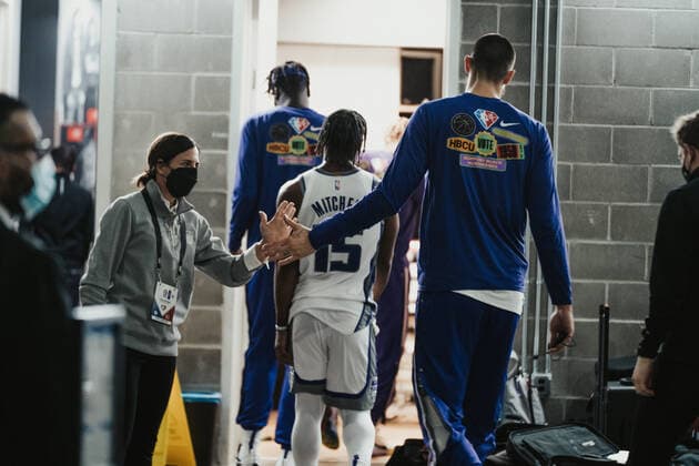 03 02 2022, USA, San Francisco, Chase Center, mens basketball, NBA season 2021 2022, Golden State Warriors Sacramento Kings Alex Len on his way to the dressing room