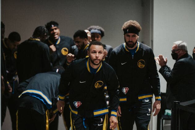 03 02 2022, USA, San Francisco, Chase Center, mens basketball, NBA season 2021 2022, Golden State Warriors Sacramento Kings Stephen Curry entering the arena