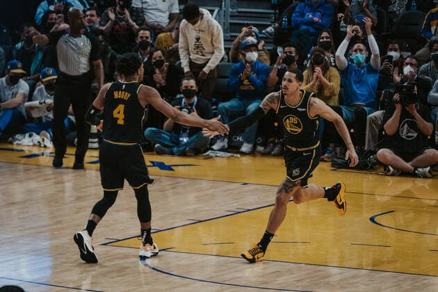 03 02 2022, USA, San Francisco, Chase Center, mens basketball, 2021 2022 NBA season, Golden State Warriors Sacramento Kings Moses Moody li and Juan Toscano Anderson re