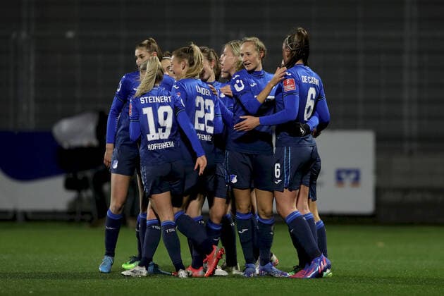 FLYERALARM Frauen Bundesliga TSG 1899 Hoffenheim 1 FC Koeln 04 02 2022 Goal celebration at TSG after 1 0 by Nicole Billa 16, TSG 1899 Hoffenheim , FLYERALARM Frauen Bundesliga, TSG 1899 Hoffenheim 1 FC Koeln, 04 02 2022, Sinsheim, Dietmar Hopp Stadion Copyright: xBEAUTIFULxSPORTS JulienxChristx