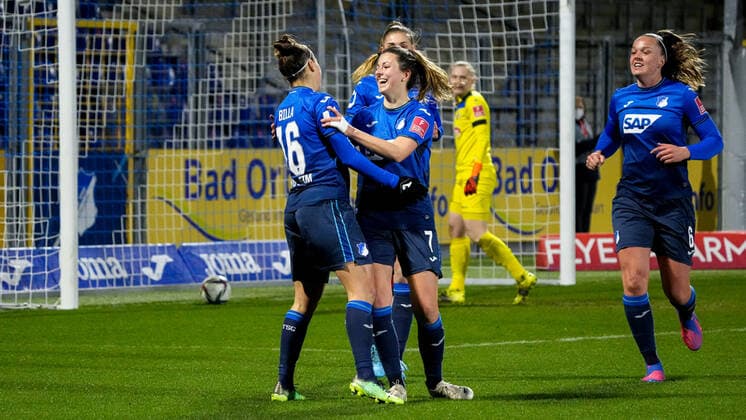 v.li.: Torschützin Nicole Billa (TSG, 16), Chantal Hagel (TSG, 7), Jule Brand (TSG, 29), Tine De Caigny (TSG, 6), Spielerinnen der TSG 1899 Hoffenheim, jubeln über das Tor zum 1:0, Jubel, Torjubel, Torerfolg, celebrate the goal, goal, celebration, Jubel ueber das Tor, optimistisch, Spielszene, Highlight, Action, Aktion, 04.02.2022, Sinsheim (Hoffenheim) (Deutschland), Fussball, Flyeralarm Frauen-Bundesliga, TSG 1899 Hoffenheim - 1. FC Köln, 04.02.2022, Sinsheim (Hoffenheim) (Deutschland), Fussball, Flyeralarm Frauen-Bundesliga, TSG 1899 Hoffenheim - 1. FC Köln, DFB DFL REGULATIONS PROHIBIT ANY USE OF PHOTOGRAPHS AS IMAGE SEQUENCES AND OR QUASI-VIDEO. xozx