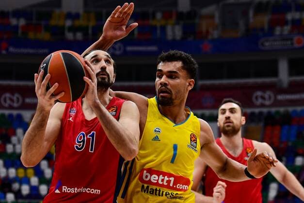 Russia Basketball Euroleague CSKA - ALBA 8104995 04.02.2022 CSKA?s Alexey Shved prepares to throw the ball playing against Alba s Oscar da Silva during the Euroleague basketball match between CSKA Moscow and Alba Berlin, in Moscow, Russia. Alexey Maishev Sputnik Moscow Russia  Copyright: xAlexeyxMaishevx