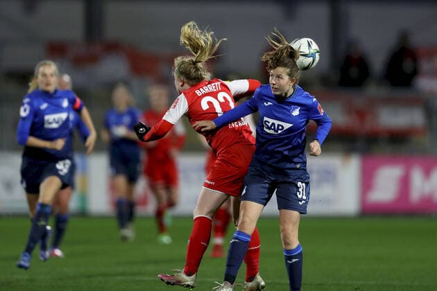 FLYERALARM Womens Bundesliga TSG 1899 Hoffenheim 1 FC Koeln 04 02 2022 Amber Barrett 22, 1 FC Koeln and Jana Feldkamp 31, TSG 1899 Hoffenheim , FLYERALARM Womens Bundesliga, TSG 1899 Hoffenheim 1 FC Koeln, 04 02 2022, Sinsheim, Dietmar Hopp Stadium. Copyright: xBEAUTIFULxSPORTS JulienxChristx