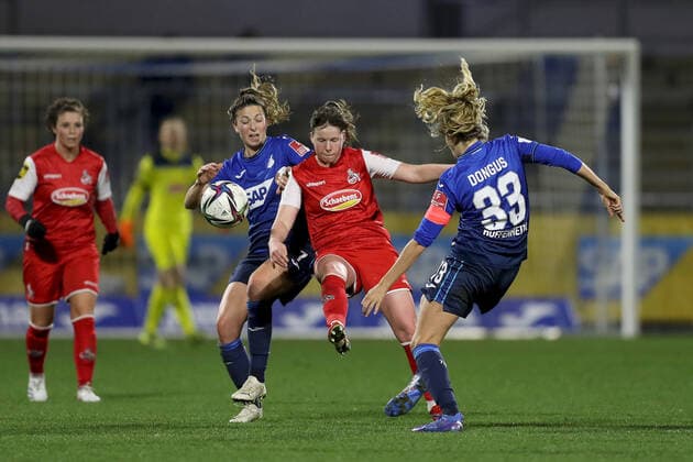 FLYERALARM Frauen Bundesliga TSG 1899 Hoffenheim 1 FC Koeln 04 02 2022 Adriana Achcinska 9, 1 FC Koeln in duel with Chantal Hagel 7, TSG 1899 Hoffenheim and Fabienne Dongus 33, TSG 1899 Hoffenheim , FLYERALARM Frauen Bundesliga, TSG 1899 Hoffenheim 1 FC Koeln, 04 02 2022, Sinsheim, Dietmar Hopp Stadion Copyright: xBEAUTIFULxSPORTS JulienxChristx