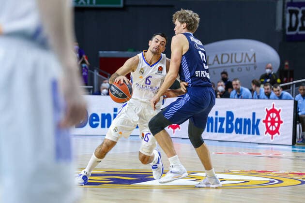 4th February 2022 Wizink Center Madrid Spain Turkish Airlines Euroleague Basketball Real Madrid vs Zenit st Petersburg Alberto Abalde Madrid and Mindaugas Kuzminskas Zenit Madrid Madrid Madrid Spain Basketball Copyright: xAlbaxPachecox xAgenciaxLOFx