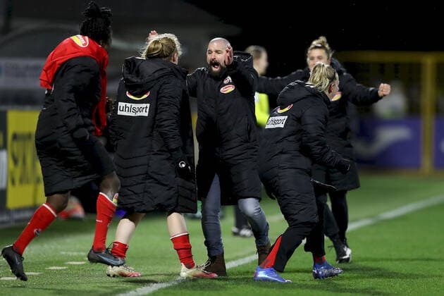 FLYERALARM Womens Bundesliga TSG 1899 Hoffenheim 1 FC Koeln 04 02 2022 head coach Sascha Glass 1 FC Koeln cheers with Amber Barrett 22, 1 FC Koeln , FLYERALARM Womens Bundesliga, TSG 1899 Hoffenheim 1 FC Koeln, 04 02 2022, Sinsheim, Dietmar Hopp Stadium after the final whistle. Copyright: xBEAUTIFULxSPORTS JulienxChristx