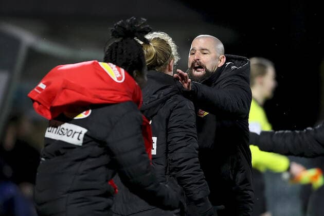 FLYERALARM Womens Bundesliga TSG 1899 Hoffenheim 1 FC Koeln 04 02 2022 head coach Sascha Glass 1 FC Koeln cheers with Amber Barrett 22, 1 FC Koeln , FLYERALARM Womens Bundesliga, TSG 1899 Hoffenheim 1 FC Koeln, 04 02 2022, Sinsheim, Dietmar Hopp Stadium after the final whistle. Copyright: xBEAUTIFULxSPORTS JulienxChristx