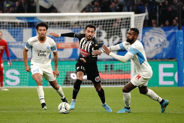 Fußball, Olympique Marseille - SCO Angers Angelo Fulgini (Sco Angers) - Gerson Santos Da Silva (Olympique de Marseille) FOOTBALL : Olympique de Marseille vs SCO Angers - Ligue 1 Uber Eats - Marseille - 04 02 2022 NorbertScanella Panoramic 