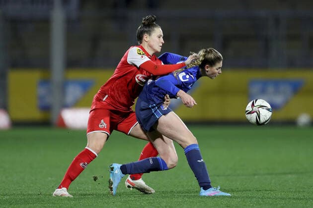 FLYERALARM Frauen Bundesliga TSG 1899 Hoffenheim 1 FC Koeln 04 02 2022 Sabrina Horvat 3, 1 FC Koeln in duel with Jule Brand 29, TSG 1899 Hoffenheim , FLYERALARM Frauen Bundesliga, TSG 1899 Hoffenheim 1 FC Koeln, 04 02 2022, Sinsheim, Dietmar Hopp Stadion Copyright: xBEAUTIFULxSPORTS JulienxChristx