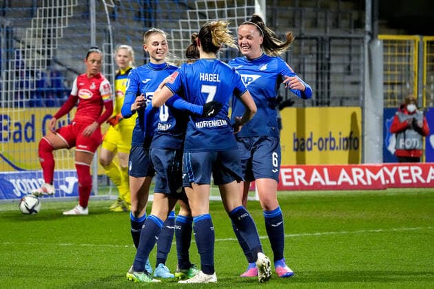 v.li.: Jule Brand (TSG, 29), Nicole Billa (TSG, 16), Chantal Hagel (TSG, 7) und Tine De Caigny (TSG, 6), Spielerinnen der TSG 1899 Hoffenheim, jubeln über das Tor zum 1:0, Jubel, Torjubel, Torerfolg, celebrate the goal, goal, celebration, Jubel ueber das Tor, optimistisch, Spielszene, Highlight, Action, Aktion, 04.02.2022, Sinsheim (Hoffenheim) (Deutschland), Fussball, Flyeralarm Frauen-Bundesliga, TSG 1899 Hoffenheim - 1. FC Köln, 04.02.2022, Sinsheim (Hoffenheim) (Deutschland), Fussball, Flyeralarm Frauen-Bundesliga, TSG 1899 Hoffenheim - 1. FC Köln, DFB DFL REGULATIONS PROHIBIT ANY USE OF PHOTOGRAPHS AS IMAGE SEQUENCES AND OR QUASI-VIDEO. xozx