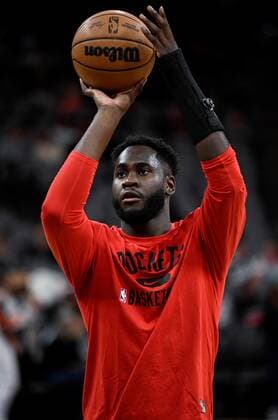 Houston Rockets forward Usman Garuba warms up before a NBA, Basketball Herren, USA basketball game against the San Antonio Spurs, at the AT&T Arena in San Antonio, Texas, USA, 04 February 2022. San Antonio Spurs - Houston Rockets !ACHTUNG: NUR REDAKTIONELLE NUTZUNG!  Copyright: xDarrenxAbatex AME3639 20220205-33b9b017746be8603a6d68de0dd2f665ccefe5fc