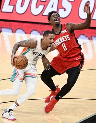 Sport Bilder des Tages San Antonio Spurs guard Dejounte Murray (L) drives against Houston Rockets forward Jae Sean Tate during a NBA, Basketball Herren, USA basketball game at the AT&T Arena in San Antonio, Texas, USA, 04 February 2022. San Antonio Spurs - Houston Rockets !ACHTUNG: NUR REDAKTIONELLE NUTZUNG!  Copyright: xDarrenxAbatex AME3649 20220205-47191d671ff9f99feffdeb34c6c781ae5cf5f2e8