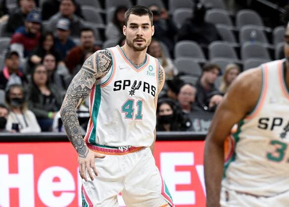 San Antonio Spurs forward Juancho Hernangomez runs defense during a NBA, Basketball Herren, USA basketball game at the AT&T Arena in San Antonio, Texas, USA, 04 February 2022. San Antonio Spurs - Houston Rockets !ACHTUNG: NUR REDAKTIONELLE NUTZUNG!  Copyright: xDarrenxAbatex AME3652 20220205-32fe0fe143dc4c327c71b2ce08ebc02dfa2c8195