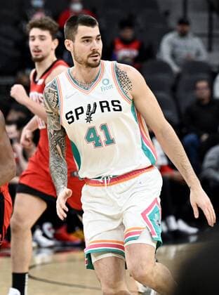 San Antonio Spurs forward Juancho Hernangomez runs defense during a NBA, Basketball Herren, USA basketball game at the AT&T Arena in San Antonio, Texas, USA, 04 February 2022. San Antonio Spurs - Houston Rockets !ACHTUNG: NUR REDAKTIONELLE NUTZUNG!  Copyright: xDarrenxAbatex AME3651 20220205-75b13b16ab25e2aa421dd6a70ff690ee1cc7571e