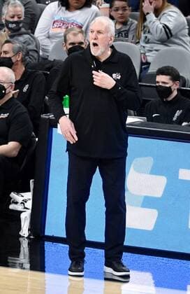 San Antonio Spurs head coach Gregg Popovich yells to his players during a NBA, Basketball Herren, USA basketball game at the AT&T Arena in San Antonio, Texas, USA, 04 February 2022. San Antonio Spurs - Houston Rockets !ACHTUNG: NUR REDAKTIONELLE NUTZUNG!  Copyright: xDarrenxAbatex AME3647 20220205-4bf5e070652b21579fe2ee889d2316503144572e