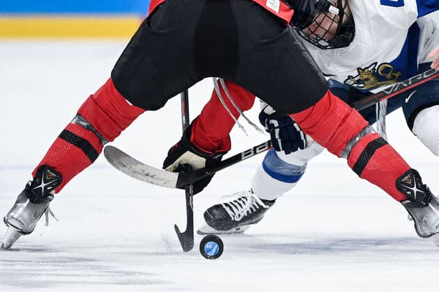 (220205) -- BEIJING, Feb. 5, 2022 -- Athletes fight over the control of the puck during the Ice hockey, Eishockey women s preliminary round group A match between Canada and Finland at Wukesong Sports Centre in Beijing, capital of China, Feb. 5, 2022. ) (BEIJING2022)CHINA-BEIJING-OLYMPIC Winter games, Winterspiele,Spiele, Summer games ICE HOCKEY-WOMEN S PRELIMINARY-CANADA VS FINLAND MaxNing 
