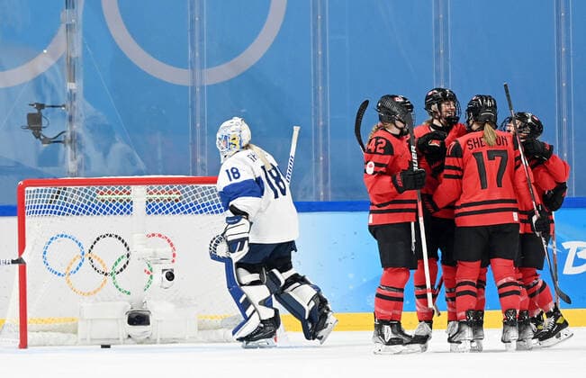 (220205) -- BEIJING, Feb. 5, 2022 -- Atheletes of Canada celebrate during the Ice hockey, Eishockey women s preliminary round group A match between Canada and Finland at Wukesong Sports Centre in Beijing, capital of China, Feb. 5, 2022. ) (BEIJING2022)CHINA-BEIJING-OLYMPIC Winter games, Winterspiele,Spiele, Summer games ICE HOCKEY-WOMEN S PRELIMINARY-CANADA VS FINLAND MaxNing 
