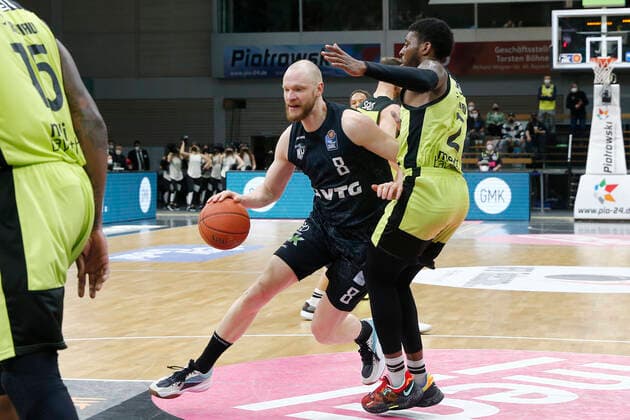 20 Matchday of the easyCredit BBL Basketball Bundesliga at Oberfrankenhalle in Bayreuth Season 2021 2022 Medi Bayreuth vs Hamburg Towers Sacar Anim Medi Bayreuth 2 right Robin Christen Hamburg Towers 8 left