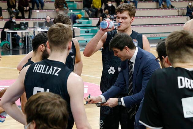 20 Matchday of the easyCredit BBL Basketball Bundesliga in the Oberfrankenhalle in Bayreuth Season 2021 2022 Medi Bayreuth against Hamburg Towers Pedro Calles Hamburg Towers coach during time-out