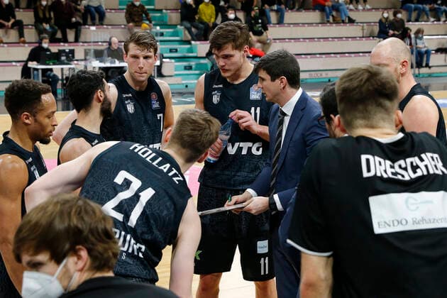 20 Matchday of the easyCredit BBL Basketball Bundesliga in the Oberfrankenhalle in Bayreuth Season 2021 2022 Medi Bayreuth against Hamburg Towers Pedro Calles Hamburg Towers coach during time-out