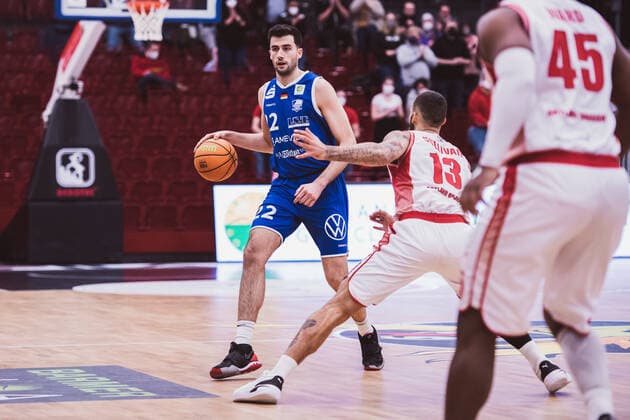 ProA 23 Matchday Artland Dragons vs VfL SparkassenStars Bochum, 05 02 2022 Johannes Joos VfL SparkassenStars Bochum, 22 , Taren Valdis Sullivan Artland Dragons, 13 ProA 23 Matchday Artland Dragons vs VfL SparkassenStars Bochum on 05 02 2022 in Quakenbrueck Artland Arena , Germany, Copyright: xBEAUTIFULxSPORTS Neddermannx
