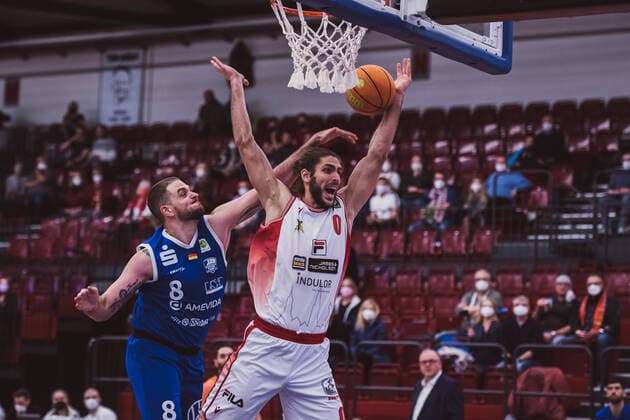 ProA 23 Matchday Artland Dragons vs VfL SparkassenStars Bochum, 05 02 2022 Kilian Dietz VfL SparkassenStars Bochum, 8 , Adam Pechacek Artland Dragons, 0 ProA 23 Matchday Artland Dragons vs VfL SparkassenStars Bochum on 05 02 2022 in Quakenbrueck Artland Arena , Germany, Copyright: xBEAUTIFULxSPORTS Neddermannx